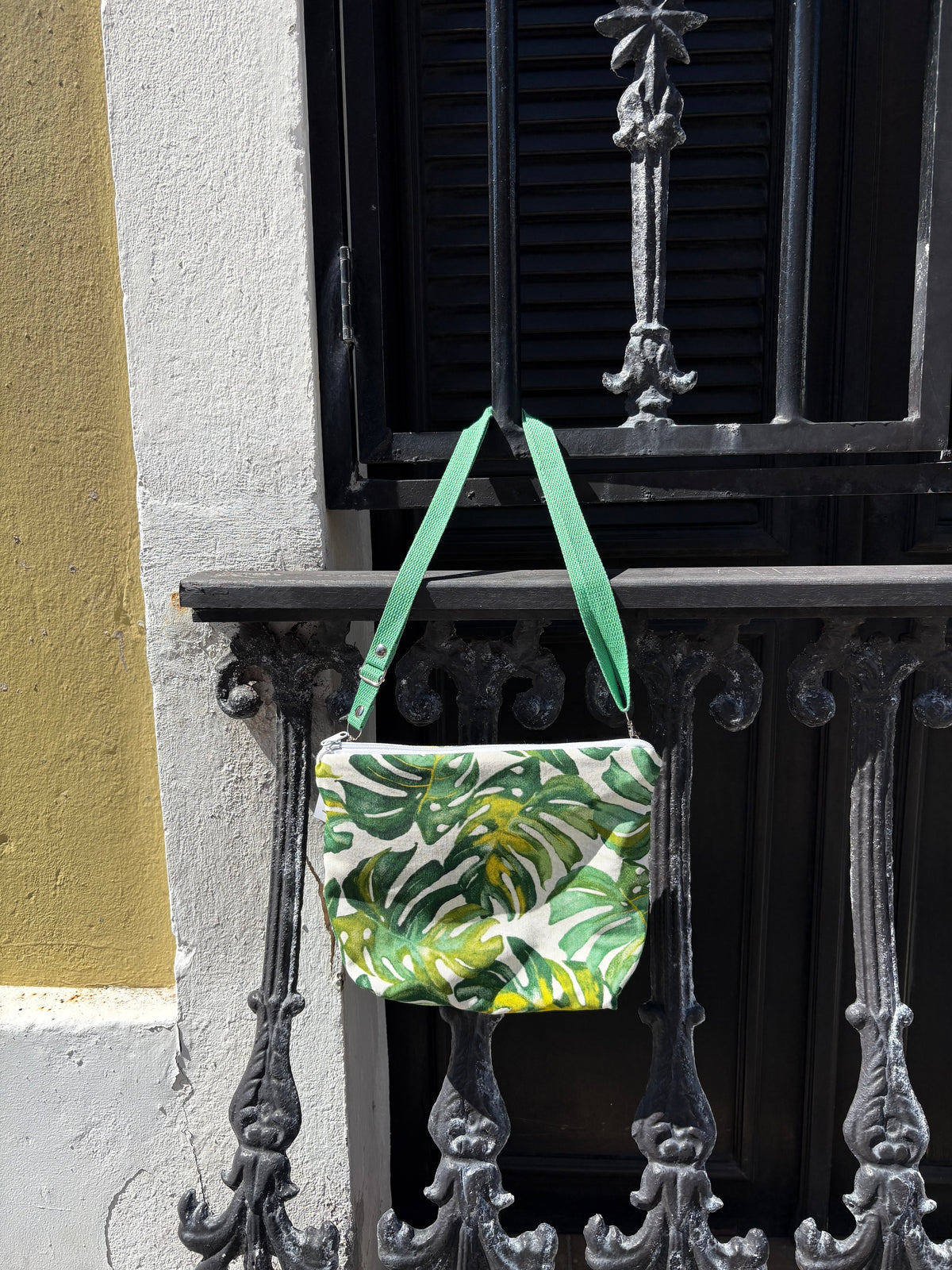 Crossbody bag, Tropical style.