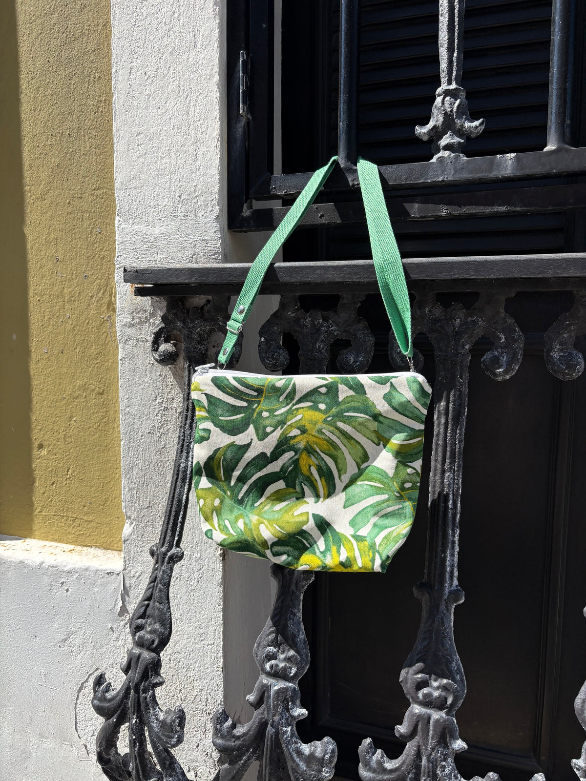 Crossbody bag, Tropical style.