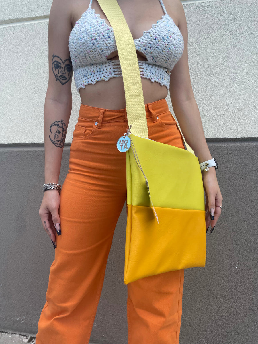 Cross-tote bag, Color block yellow.